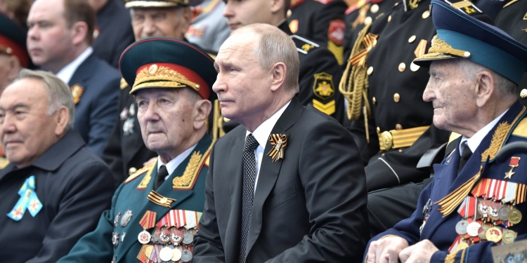 Putin signed a law on criminal punishment for insulting Great Patriotic War veterans