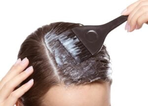 6 dicas cruciais para você pintar o cabelo em casa durante o isolamento