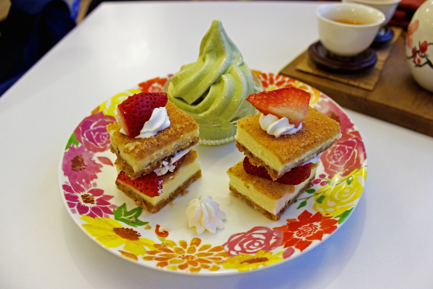 Strawberry cheese cake and green tea ice cream at Maokong Tea House