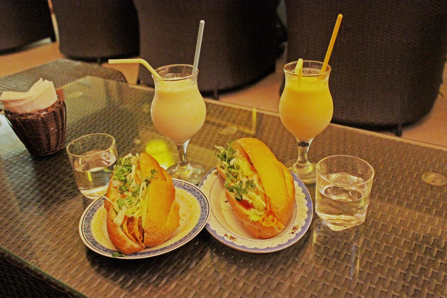 Banh mys with fruit smoothies