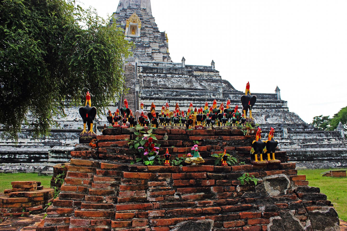 Cock statues at Wat Phu Khao Thong, Ayutthaya