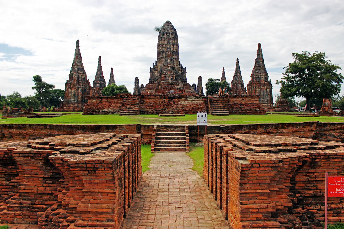 Front view of Wat Chaiwatthanaram, Ayutthaya
