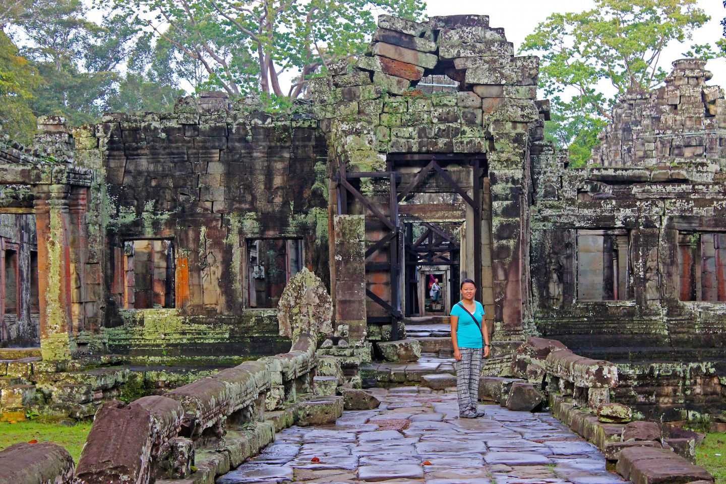 Julie on the causeway of Banteay Kdei