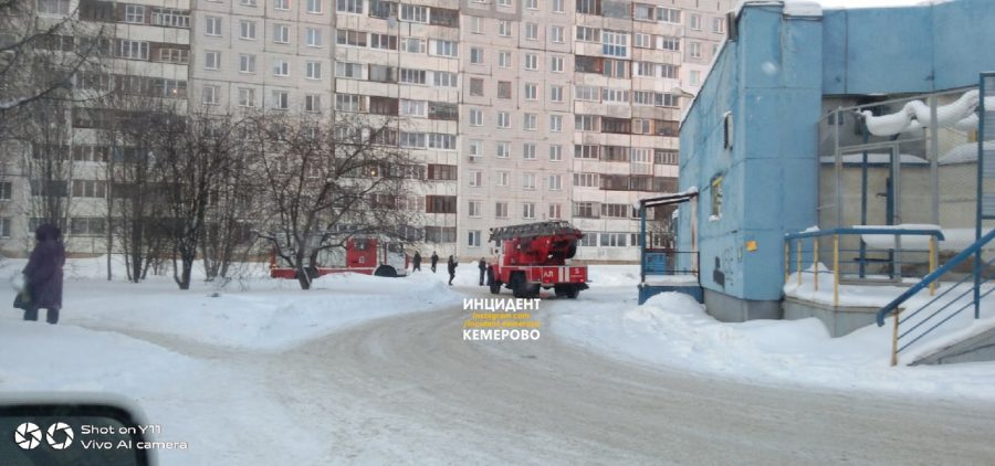 Очевидцы сообщили о пожаре в кемеровском ТЦ