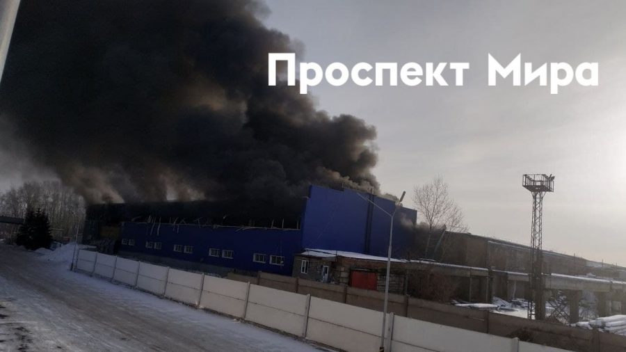 «Вынесло все стекла и разорвало фасад»: ЧП на складе ГСМ в Сибири