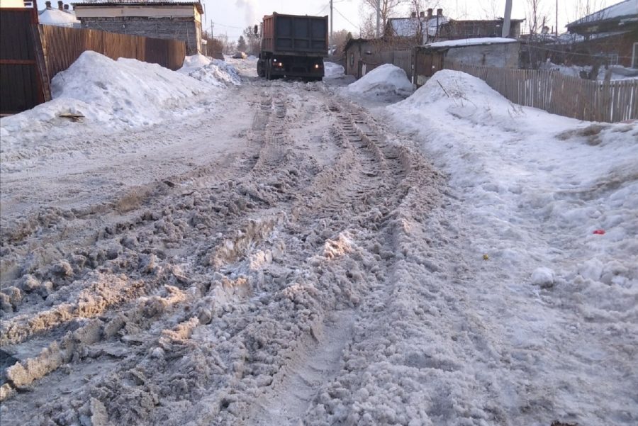 Кемеровчане за свои деньги чистят дороги в частном секторе