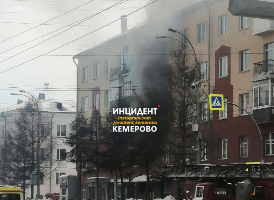 В Кемерове на Весенней из пожара спасли двух человек