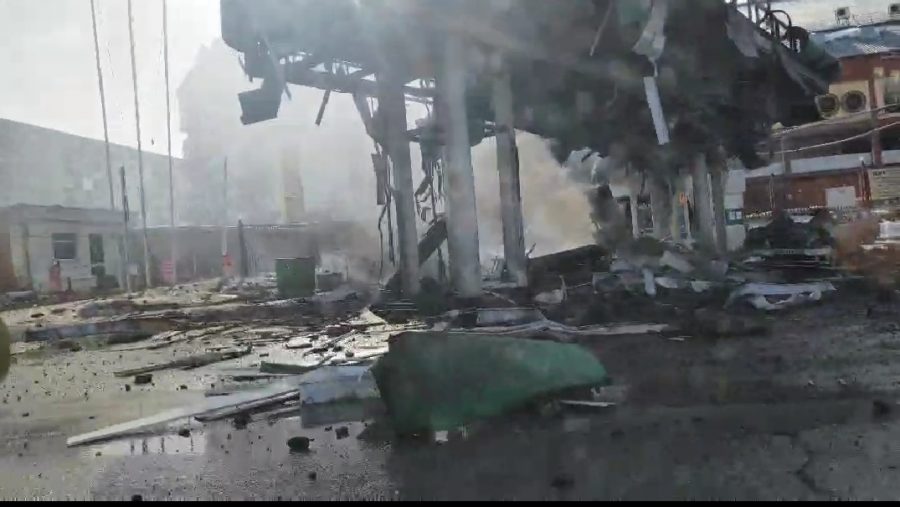 Первые жертвы: огонь на заправке в Новокузнецке уничтожил автомобиль