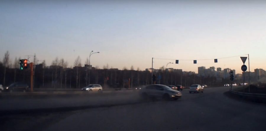 ДТП в Кемерове: водитель с бешеной скоростью влетел в ограждение
