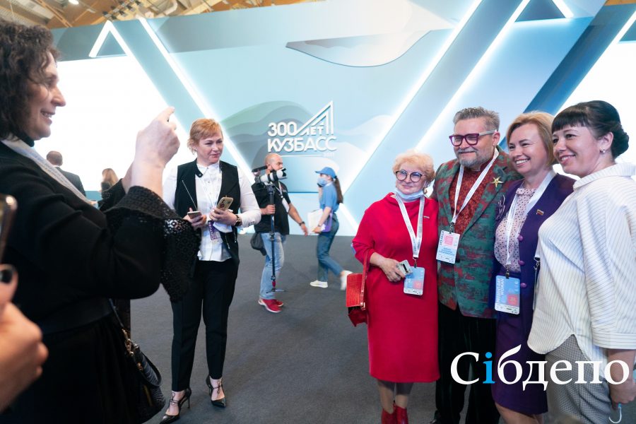 Женский форум стартовал в Кемерове: 15 стран, 2 тысячи зрителей и «звёздные» гости