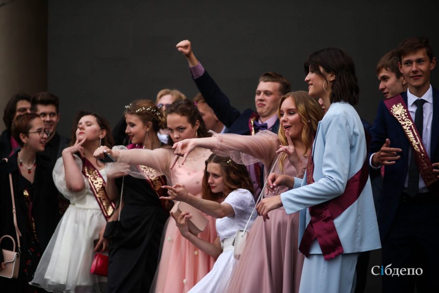Выпускной-2021 в Кемерове: торжество молодости, красоты и свободы