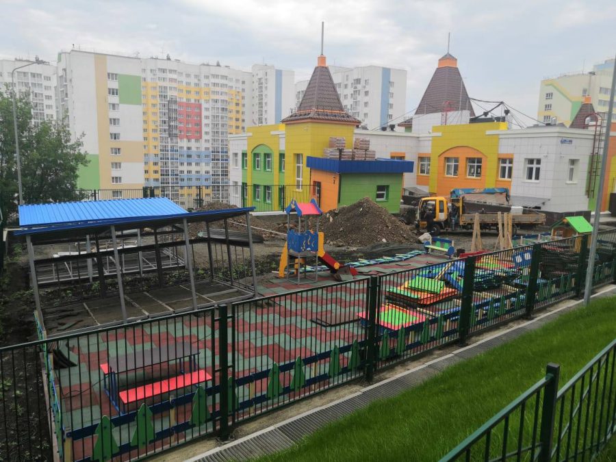 Сначала потолок, потом земля: новый детский сад в Кемерове рушится частями
