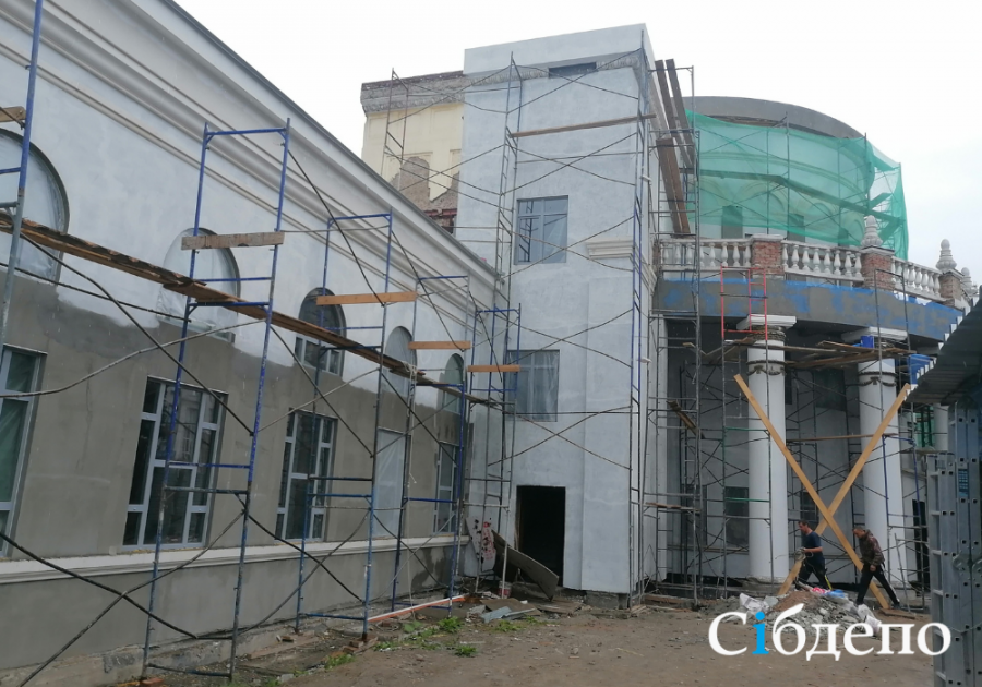 Мэрия Новокузнецка выплатила подрядчикам на реконструкцию Коммунара лишние 200 млн рублей