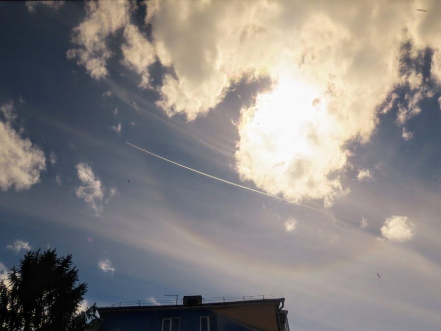В небе над Кемеровом заметили странное явление