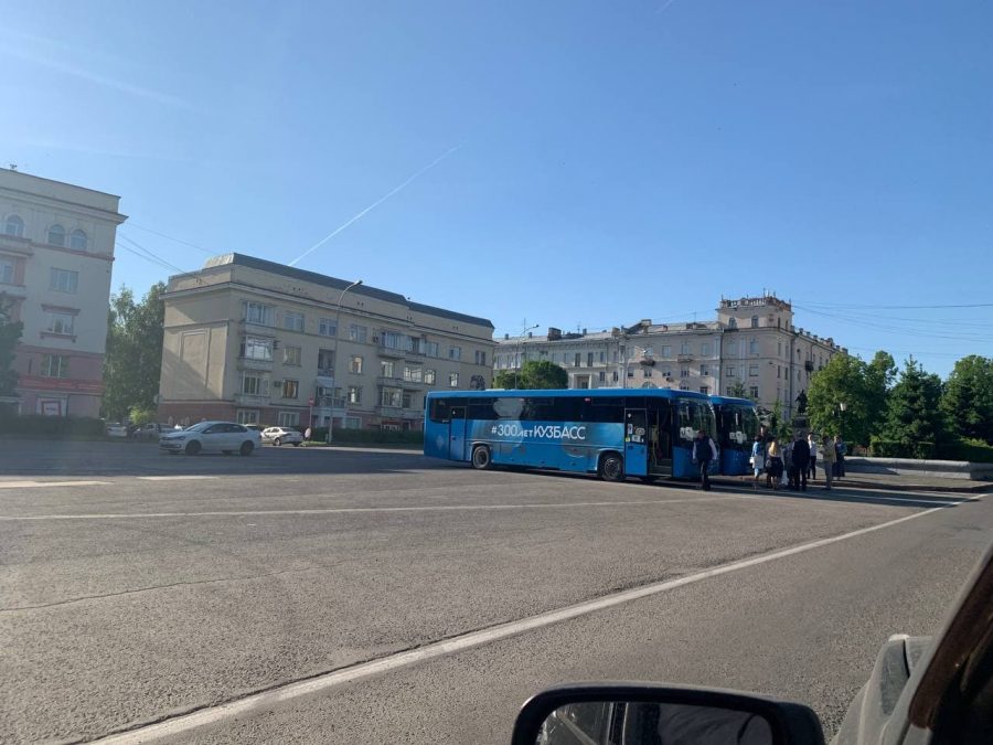 Синие автобусы вновь заняли кемеровскую площадь Пушкина