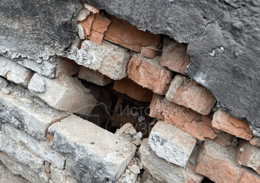 Жители Кемерова в панике, их жилой дом стремительно разрушается