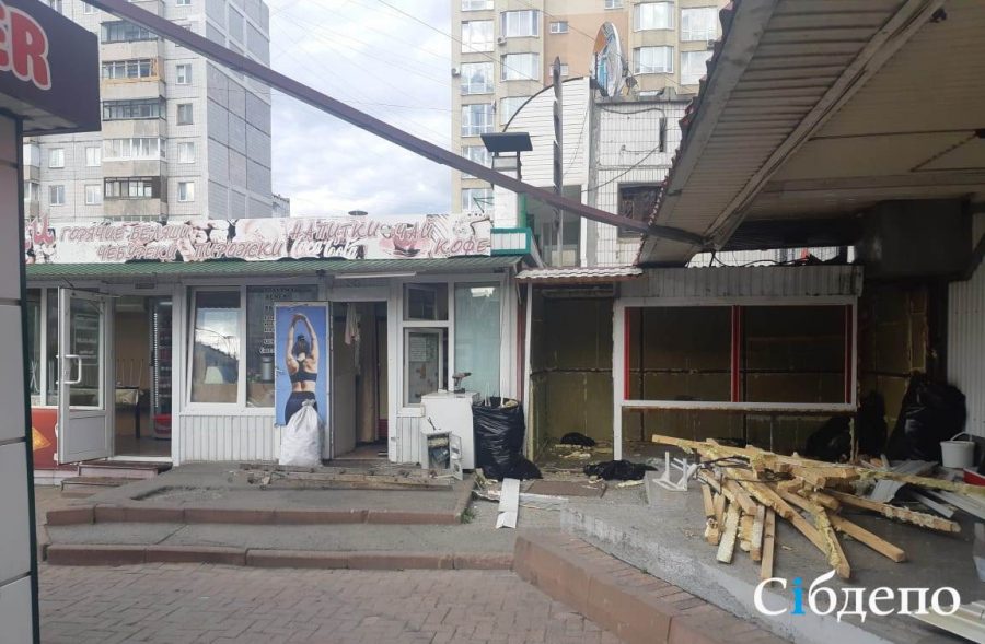 В Кемерове около ТРК «Гринвич» демонтируют торговые павильоны