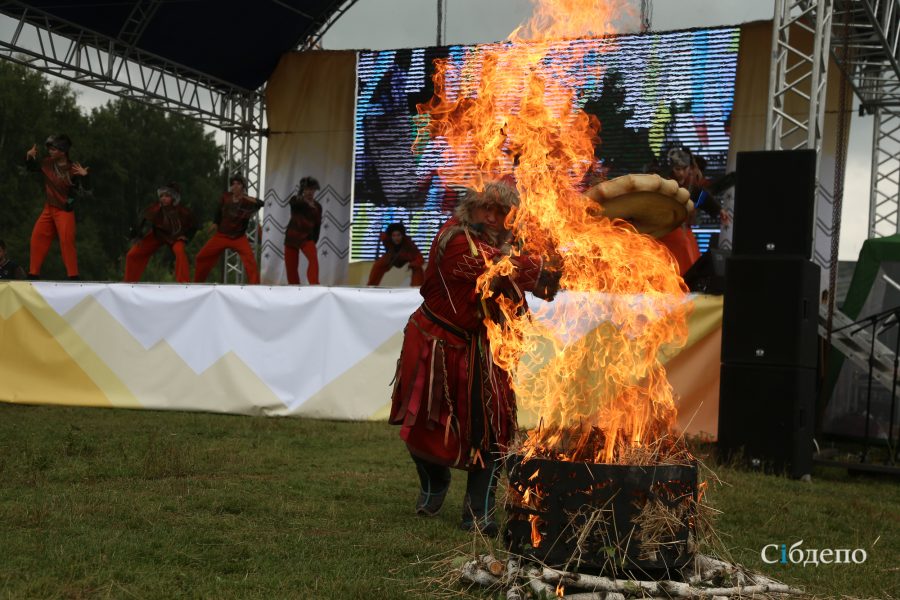 Костры шаманов и вихри танца: в Кузбассе прошёл фестиваль малочисленных народов