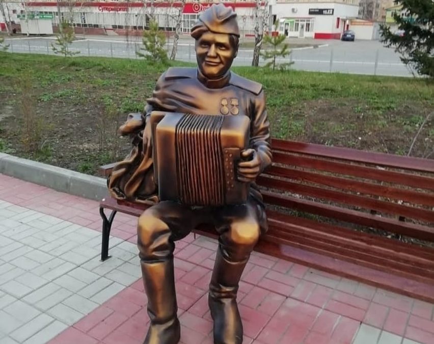 В Кузбассе вандалы осквернили скульптуру герою ВОВ