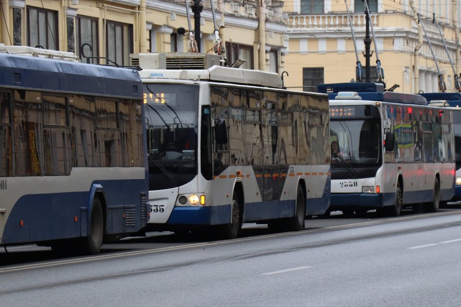 Маршрутка и троллейбус столкнулись в центре Кемерова