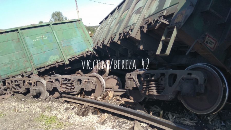 В Кузбассе перекрыли проезд из-за сошедшего грузового поезда