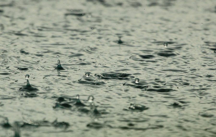 «Не доехать, а проплыть»: сильный ливень затопил несколько районов Кемерова