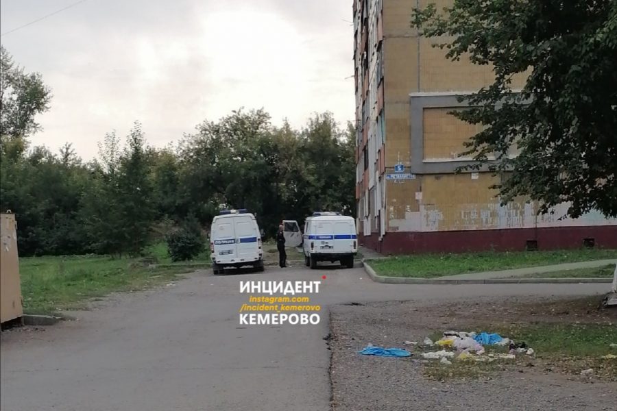 Соцсети: в Кемерове на улице нашли труп молодого мужчины