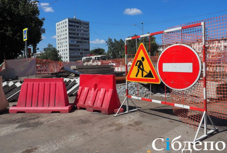 «Чуть быстрее черепахи»: в мэрии Кемерова рассказали о ремонте проблемной дороги