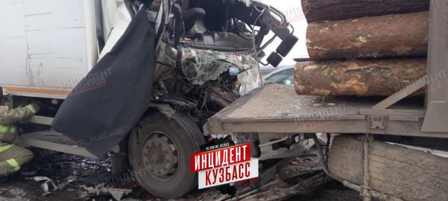 Как в «Пункте назначения»: в Кузбассе в страшной аварии с лесовозом разбились несколько людей