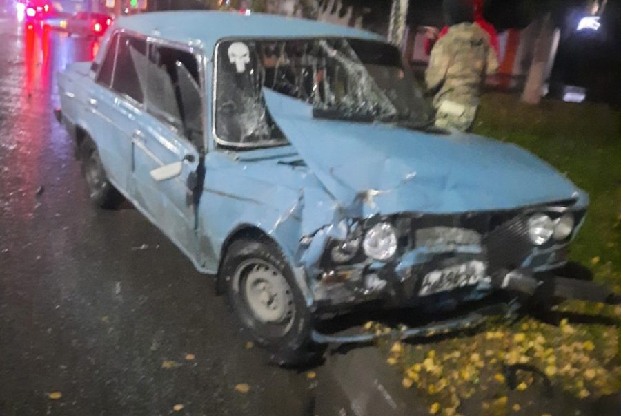 ДТП в Кемерове: в искорёженном авто пострадала 18-летняя девушка
