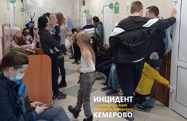 Многочасовая очередь: в детской больнице Кемерова началась охота за врачами