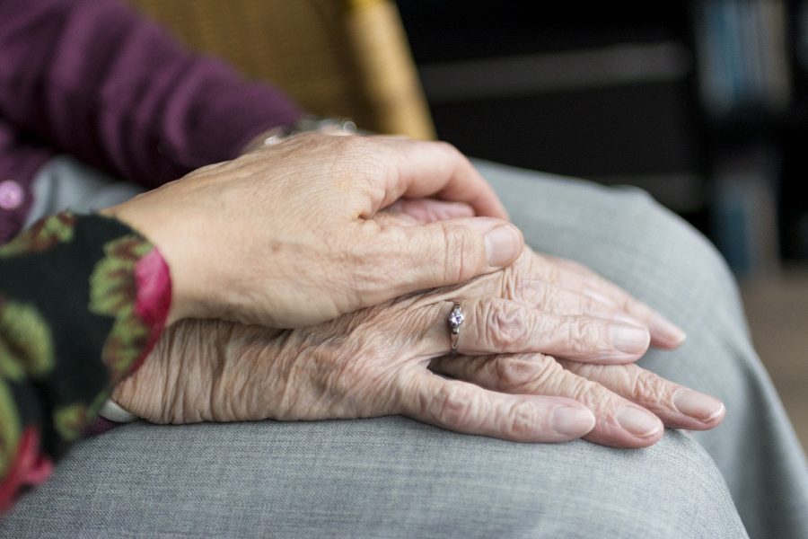 В Белове серьезно больной 87-летней жительнице не дают инвалидность