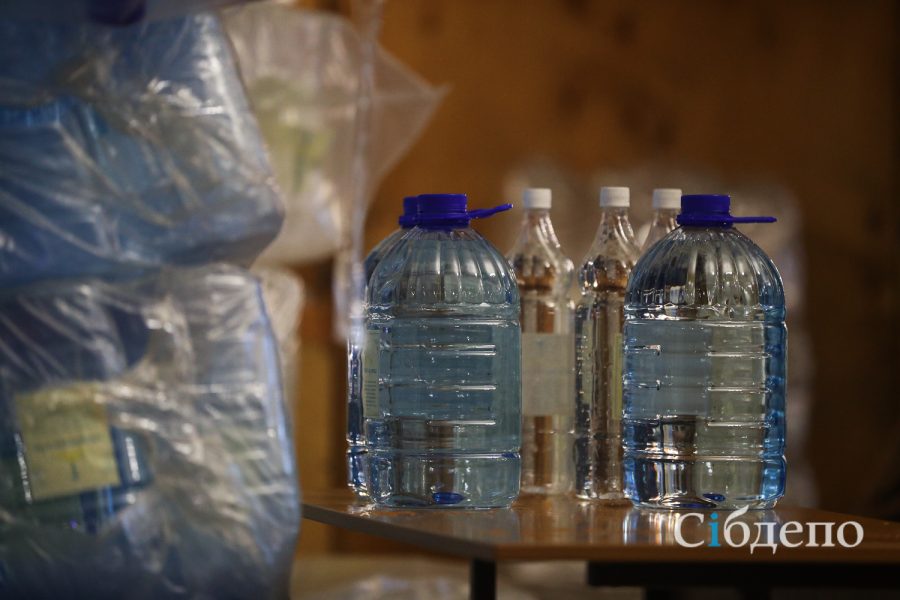 В Кемерове на Крещение подешевели бутылки для освящённой воды