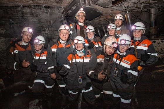 В Кузбассе в забой Распадской шахты спустились женщины