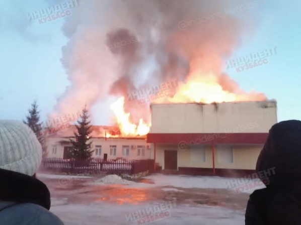 В Кузбассе ночью начался пожар на учреждении Росрезерва