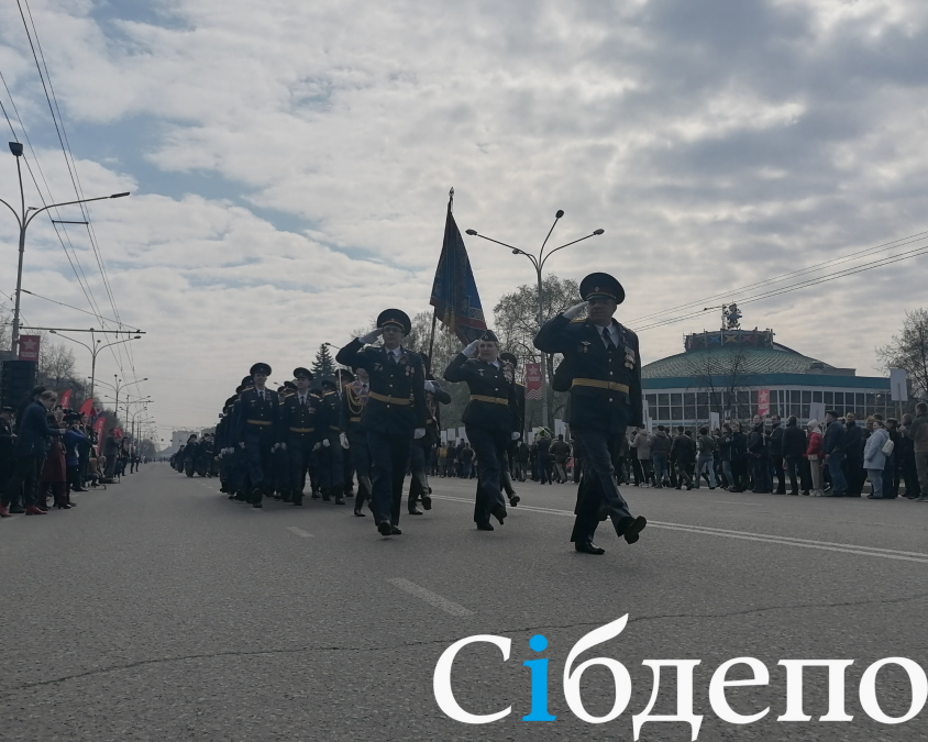 Как все было: по Новокузнецку прошёл парад Победы и «Бессмертный полк»