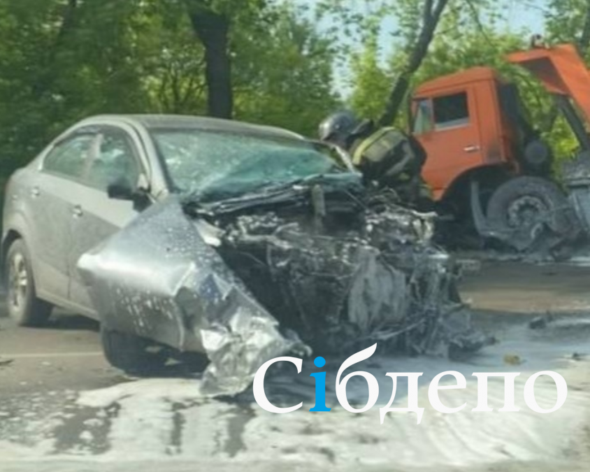 В Новокузнецке Chevrolet влетел под КАМАЗ