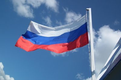 В школе Кузбасса подняли флаг Сербии вместо российского