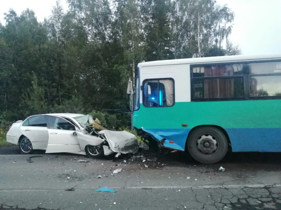 Страшное ДТП с автобусом потрясло Кузбасс: двое погибли, двое с травмами