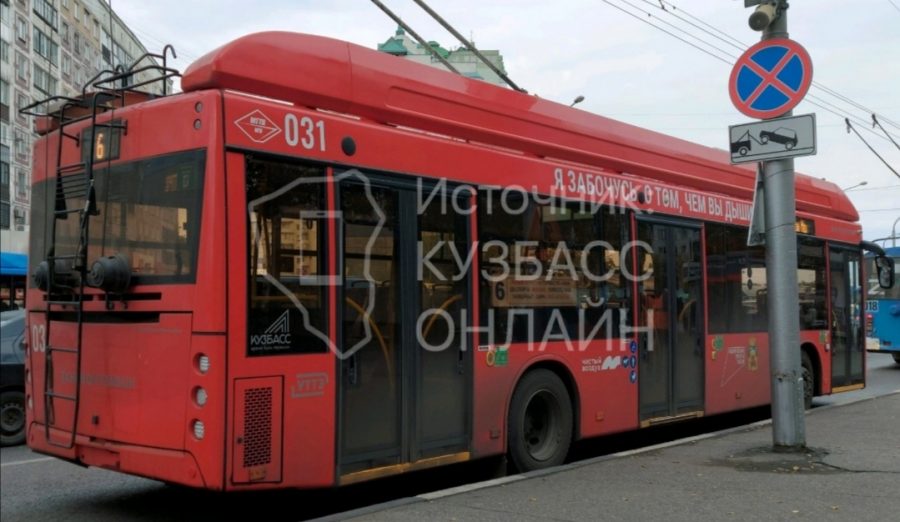 В Новокузнецке женщина-водитель в троллейбусе отказалась откинуть пандус для инвалида