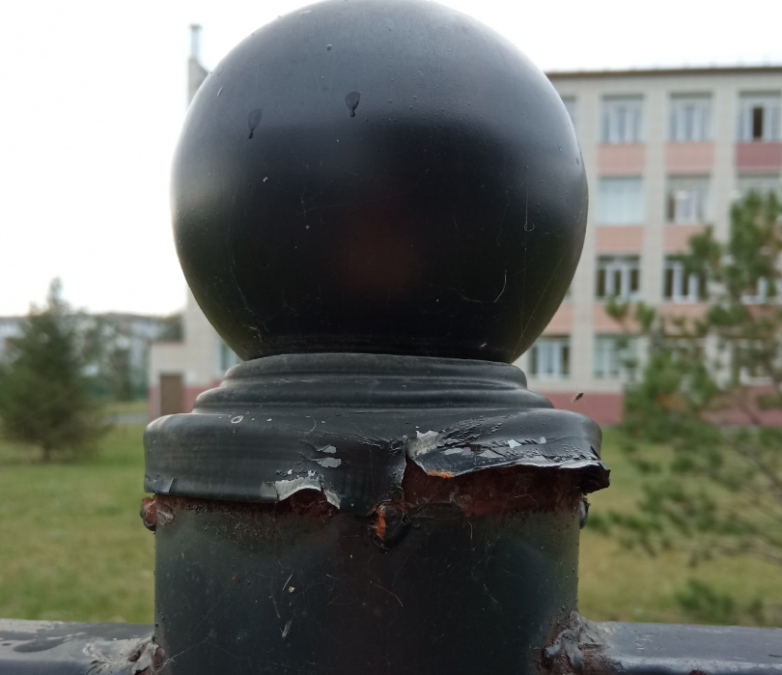 Кемеровчане “съели” железный забор в столице Кузбасса