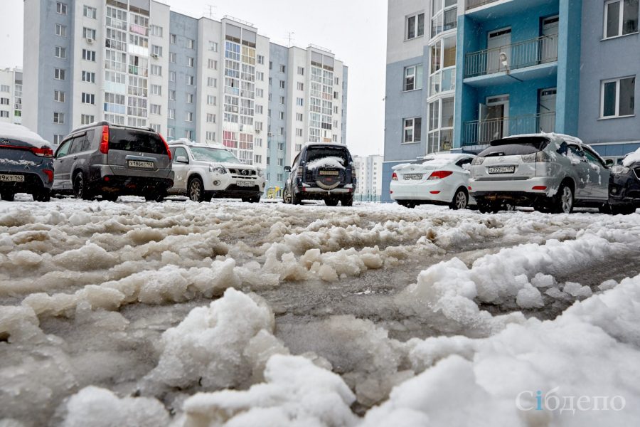 Кузбасс пока держится: города Сибири покрыл первый снег