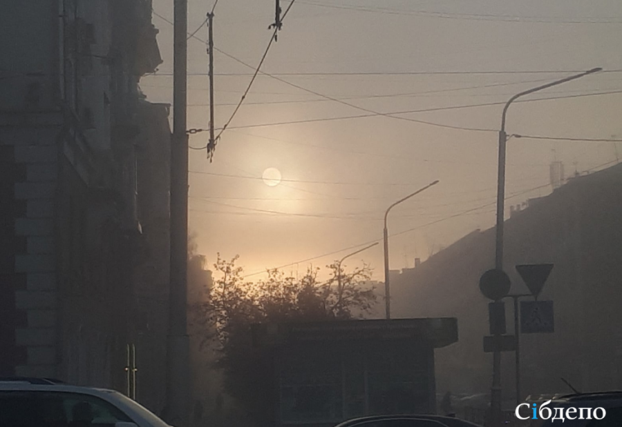 Даже солнца не видно: таинственный плотный туман захватил Кемерово