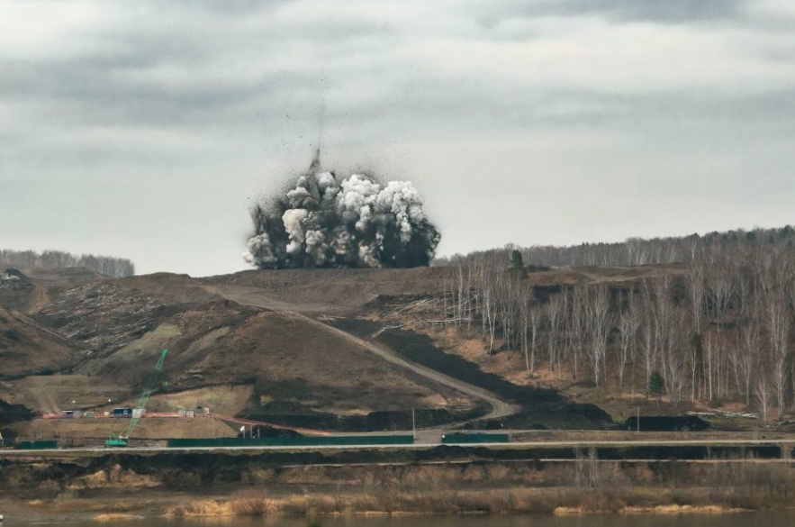 Магия разрушения: в Кузбассе слышны взрывы, но всем нравится