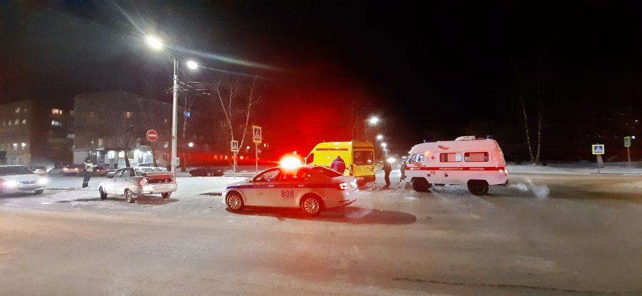 Машина скорой помощи попала в ДТП в Кузбассе