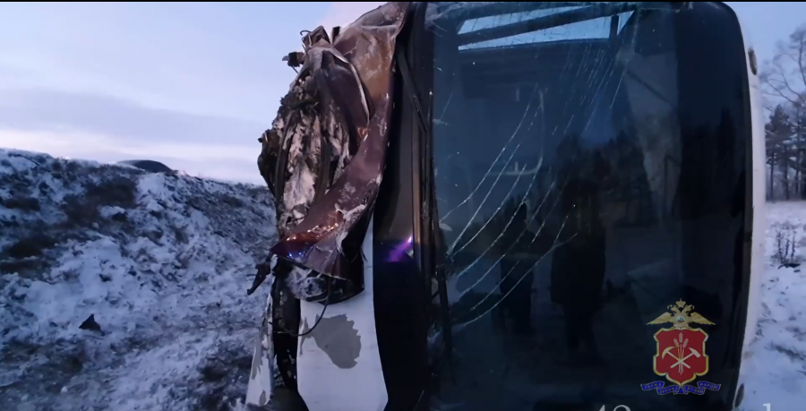 В Кузбассе произошло страшное ДТП с автобусом: трое мужчин погибли на месте