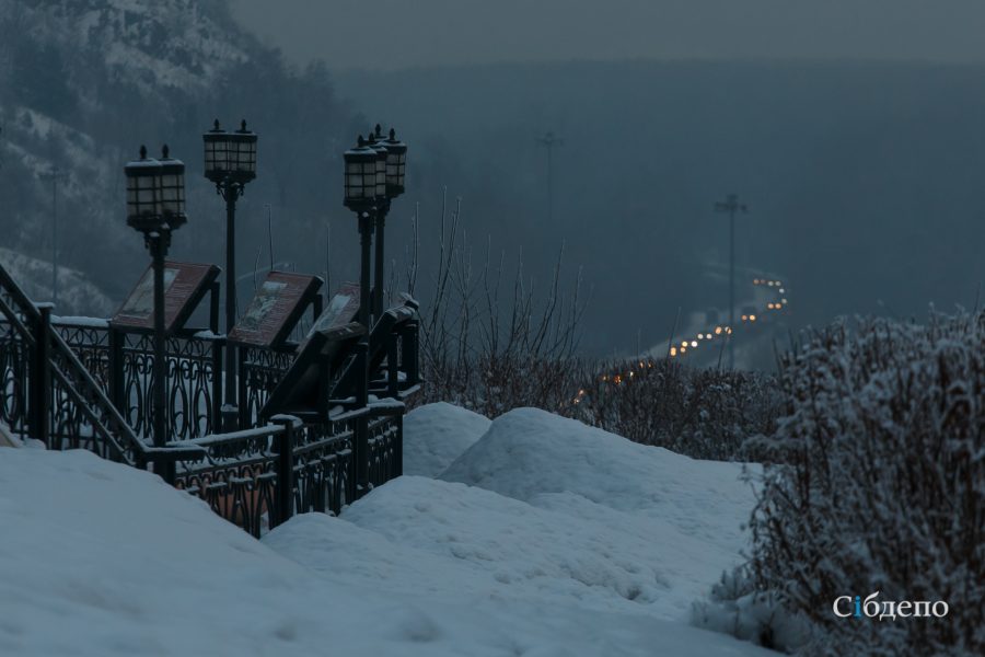 В Кемерове с обочины шоссе подняли обмороженного мужчину