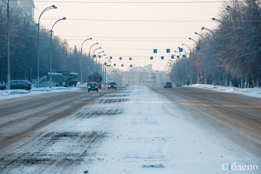 Никто не остановился: в Кузбассе женщина застряла на дороге в 32-градусный мороз