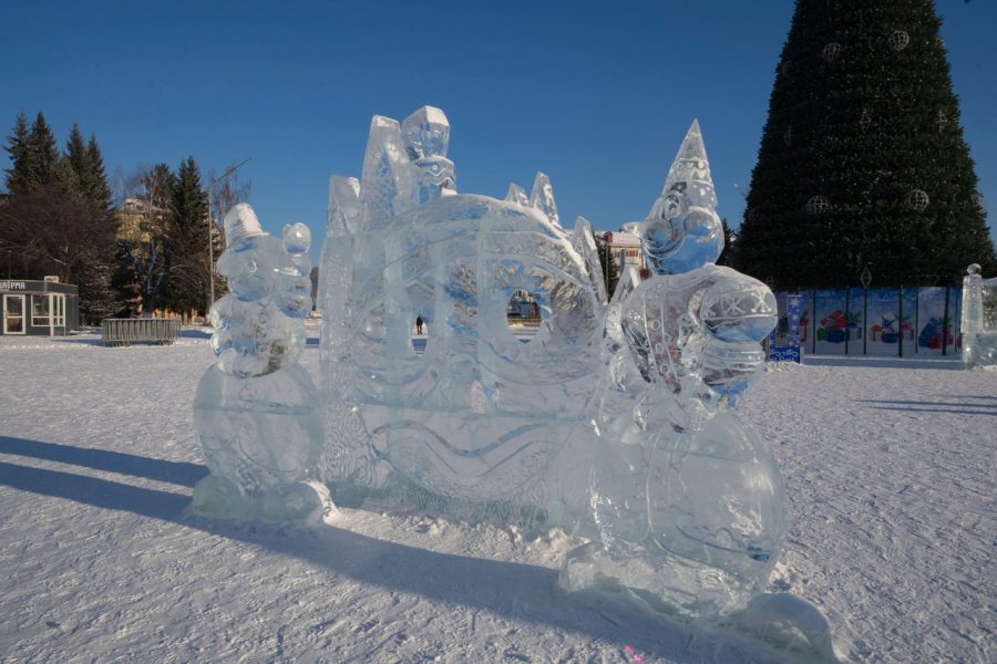 В Кузбассе вандалы разбили ледяные фигуры и обматерили патруль казаков