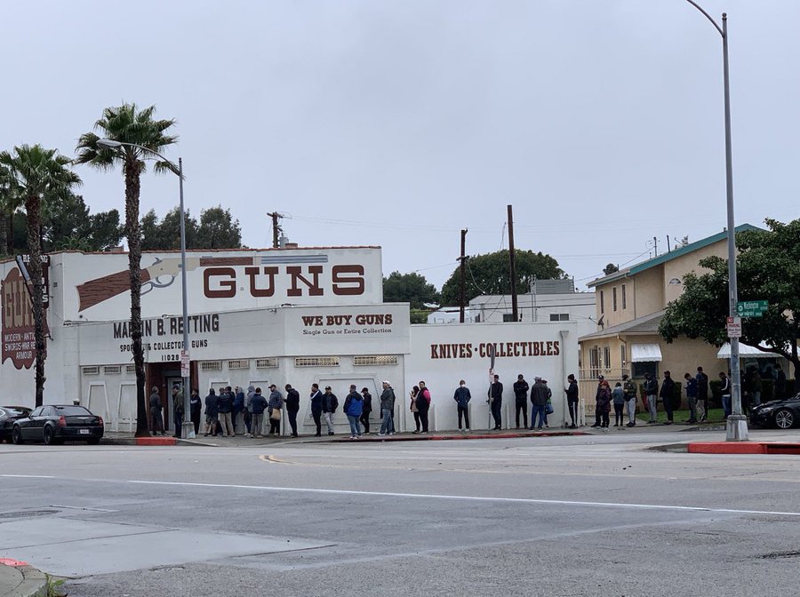 U.S people are lining up to buy guns because of Coronavirus